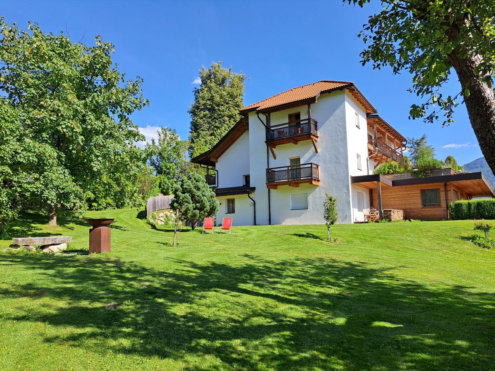 Apartments Im Winkl Brunico Exterior foto